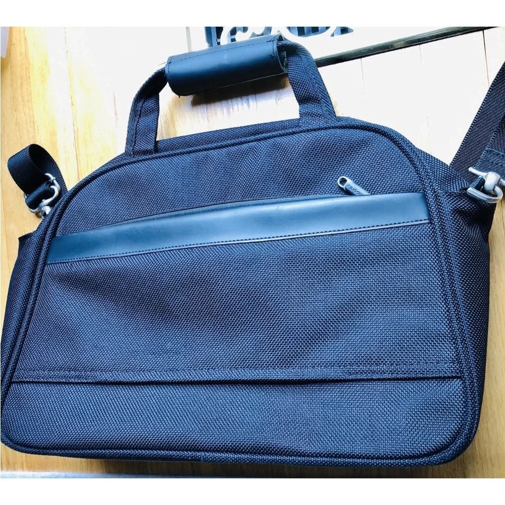 Black Men's Shoulder Travel Bag - Versatile Carry